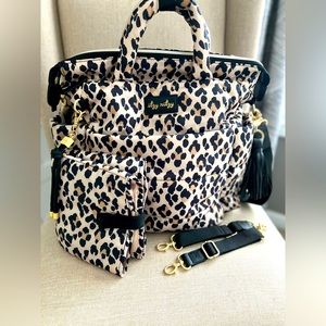 Dream convertable diaper bag by Itzy ritzy